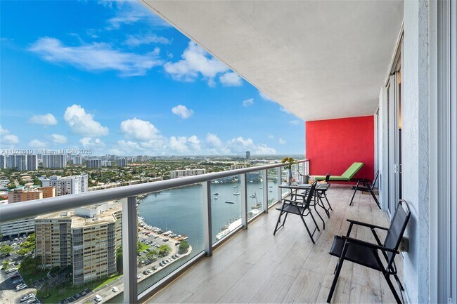 Foto del edificio - 2600 E Hallandale Beach Blvd