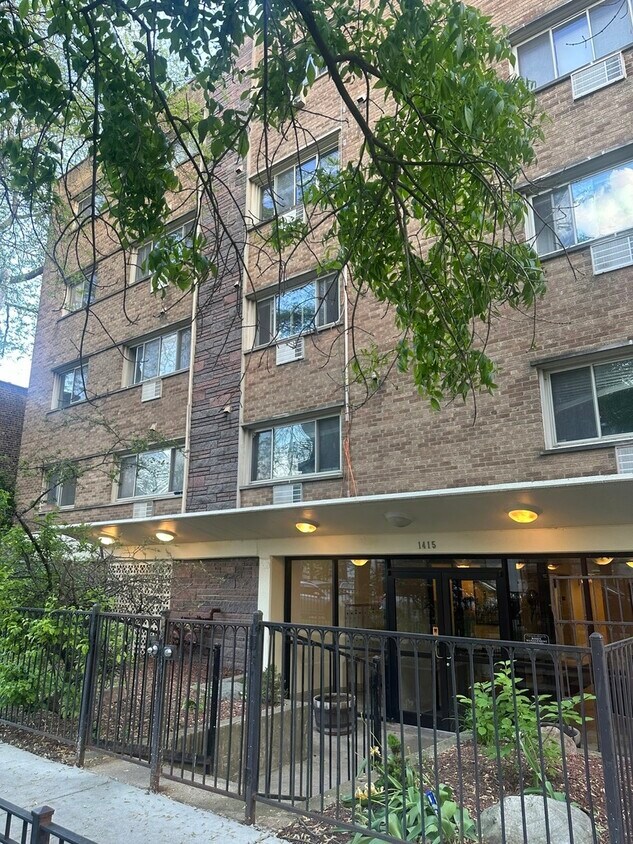 Primary Photo - 1415 W Lunt Ave