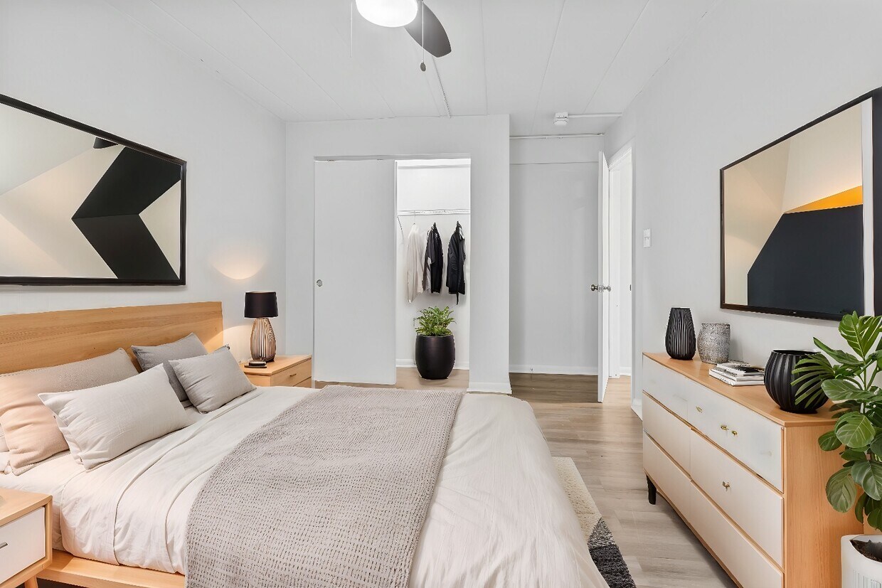 Foto del edificio - Updated 2 Bed in Downtown La Grange | Parking Included | Available April 1st