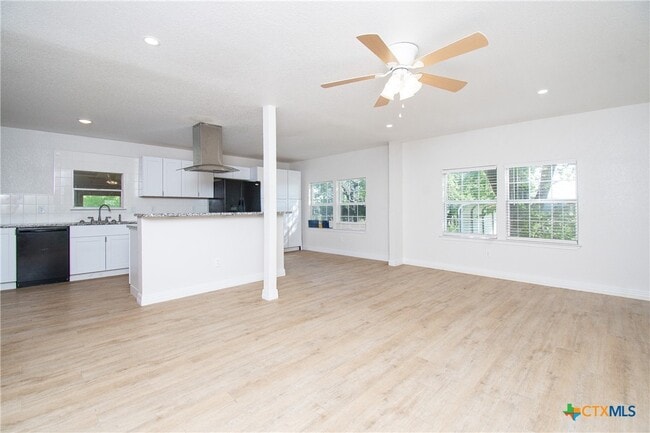 Building Photo - 199 Apache Springs Rd