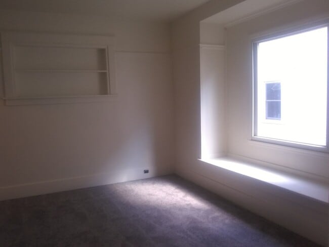 Living room - 116 N 5th St