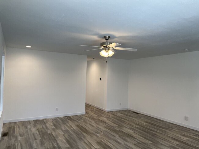 Foto del edificio - 5104 Augusta Blvd