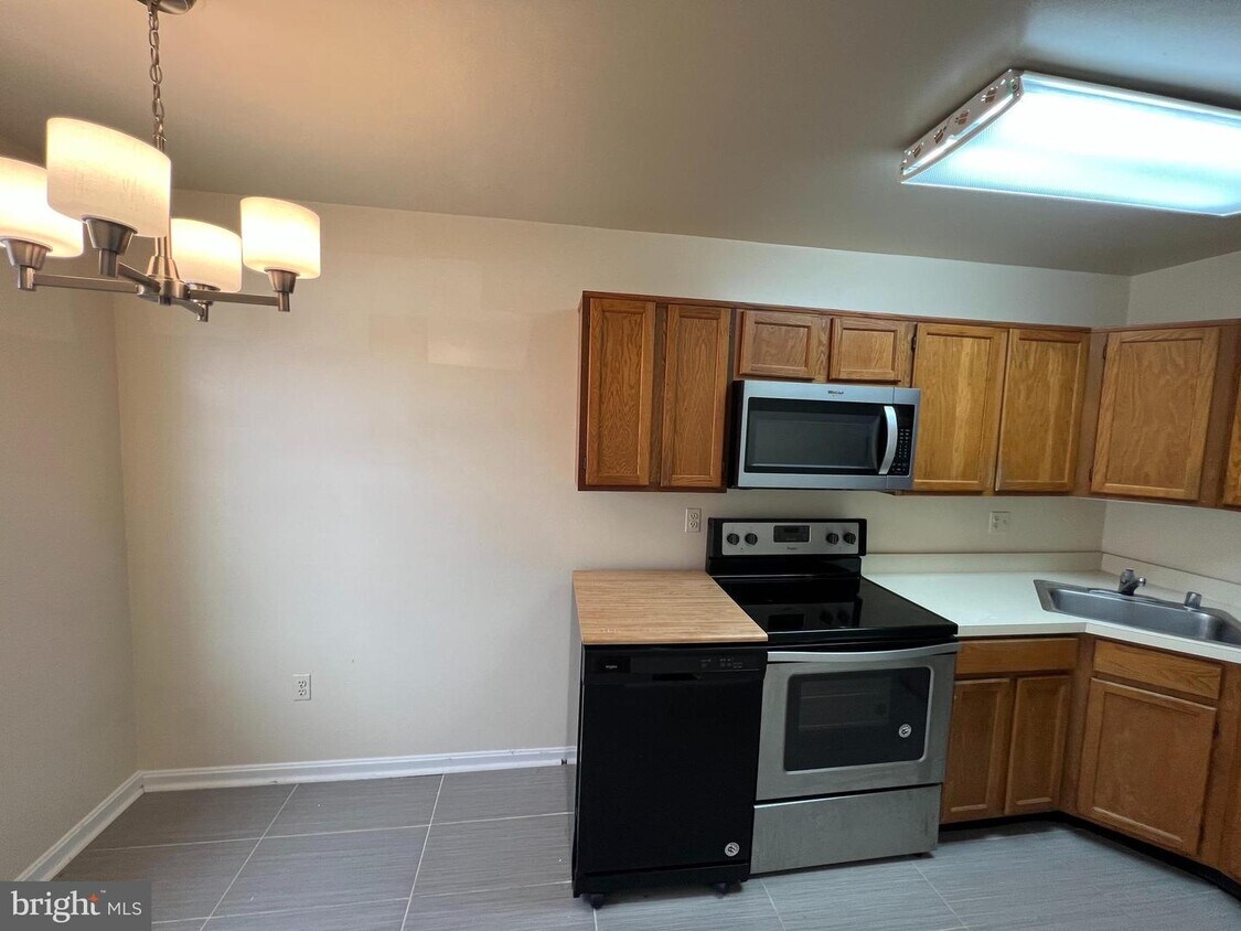 Primary Photo - 1801 Key Blvd