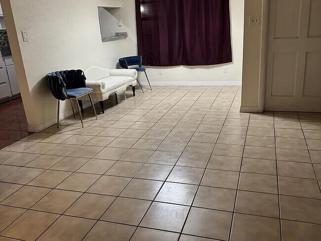 Foto del edificio - 4717 Town N Country Blvd