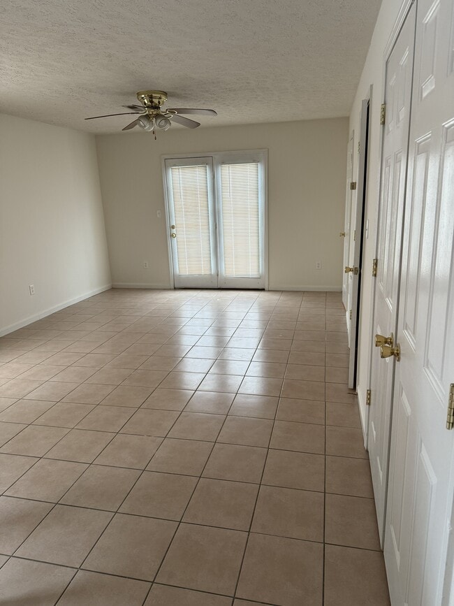 Foto del edificio - 132 Ash Ct