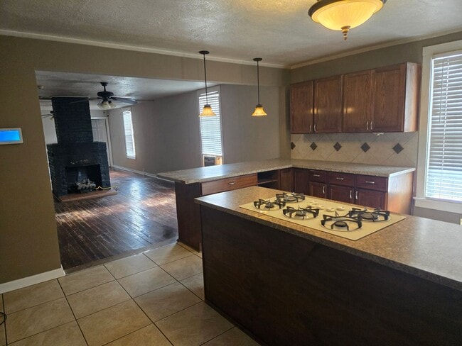 Building Photo - FOR RENT centrally located and convenient to Downtown! Available NOW!