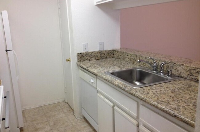 Foto del edificio - 10655 Lemon Ave