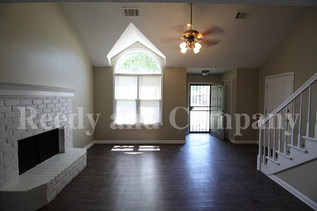 Building Photo - 2705 Bay Pointe Cir N
