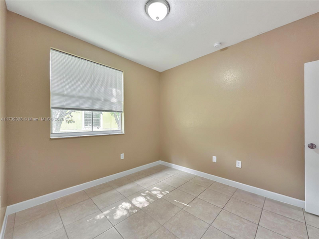 Building Photo - 1666 SE 27th Ct