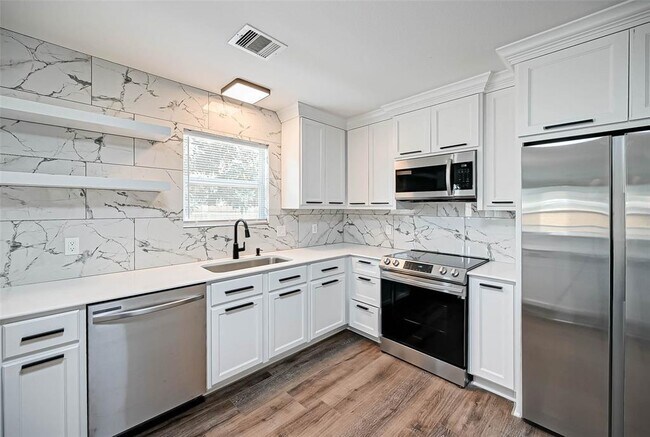 Foto del edificio - 4122 Bayshore Dr