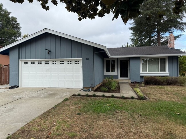 Building Photo - Spacious Corner Lot Home with Upgraded Fea...