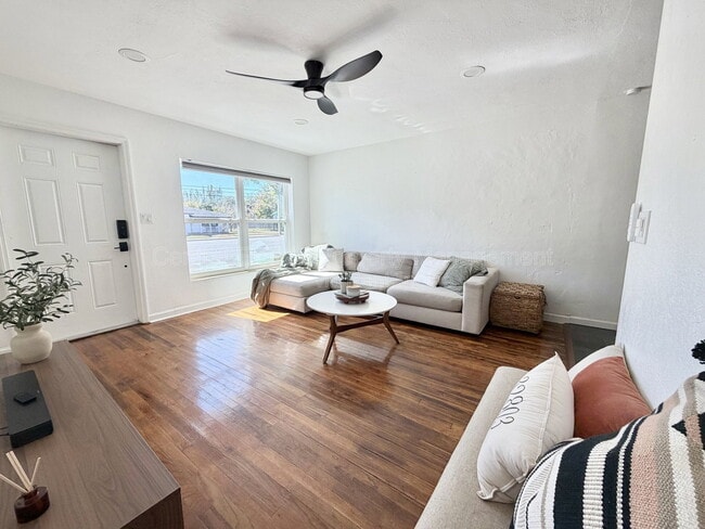 Photo - 2005 Virginia Dr Apartment