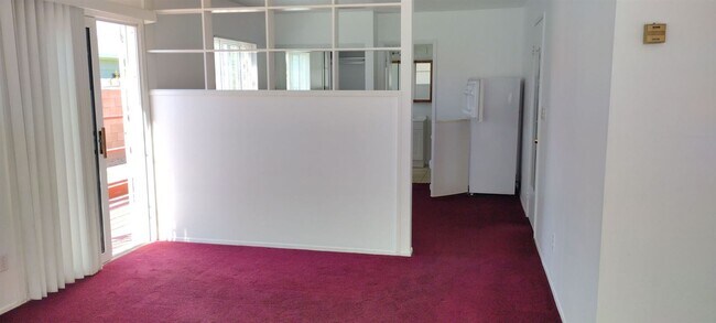 Foto del edificio - Studio, 1 bath House - 519 Center St C