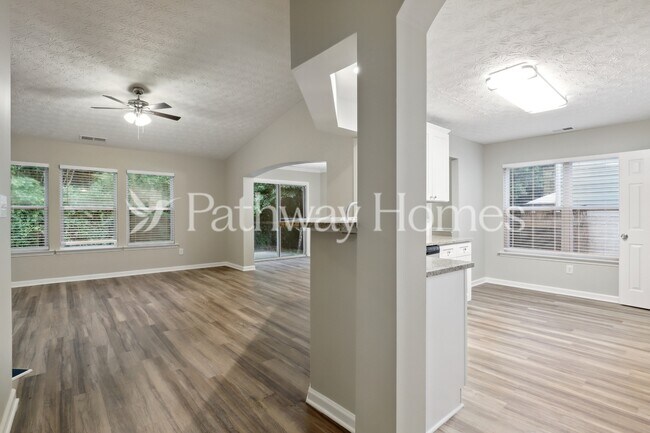 Foto del edificio - 210 Silver Arrow Cir