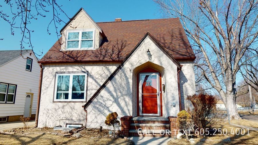 Primary Photo - Astonishing 3 Bedroom 2 Bathroom House in ...