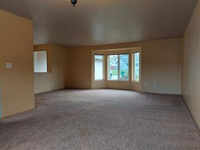 Building Photo - Lovely 3-Bedroom Home in Mount Vernon