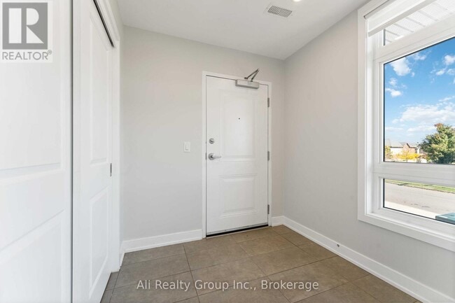 Building Photo - 147 Fairweather St