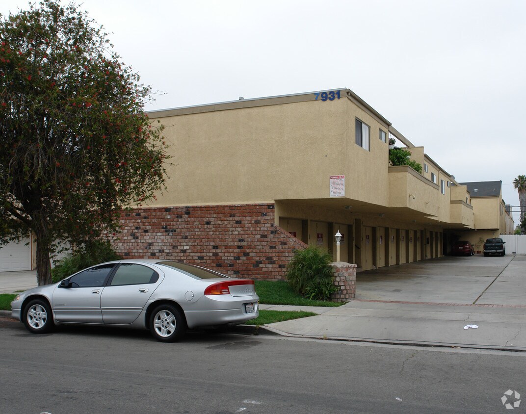Primary Photo - 7931 Stark St