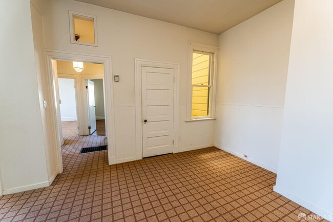 Building Photo - 564 Lombard St