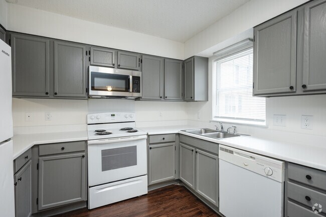 3 habitaciones, 2 baños - 1331 pies cuadrados - Cocina - Creekside Retreat Townhomes