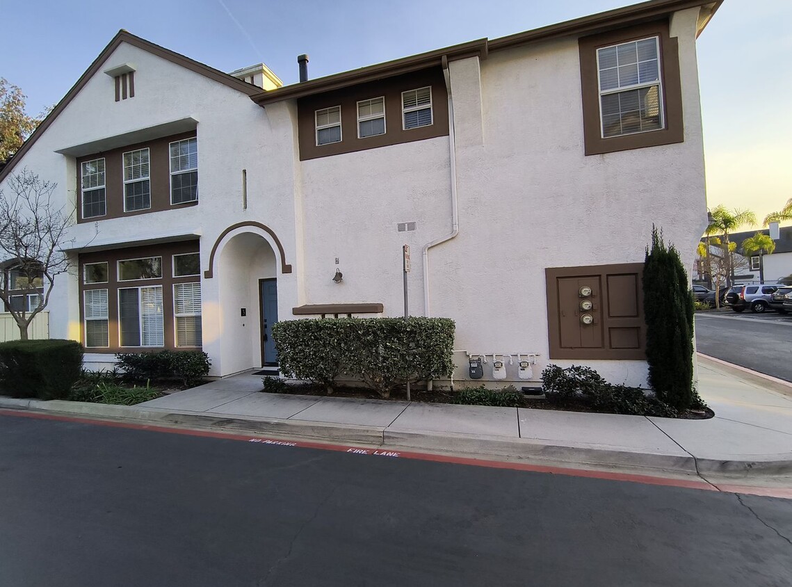 Primary Photo - Cypress Townhomes - End Unit - 2 Garage - ...