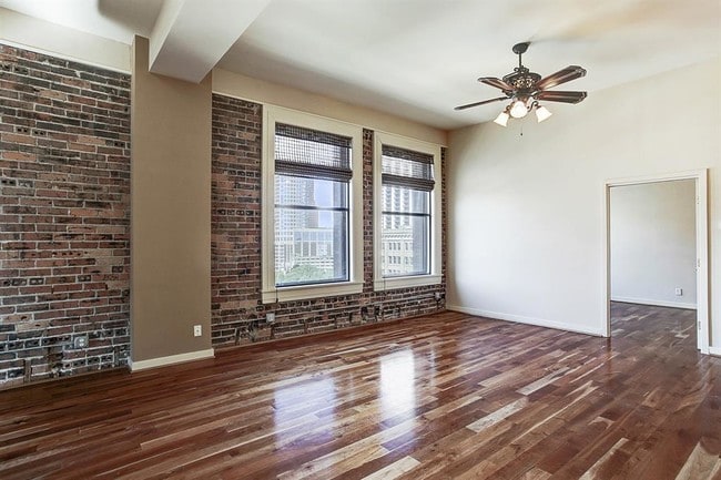 Building Photo - 915 Franklin-227.5