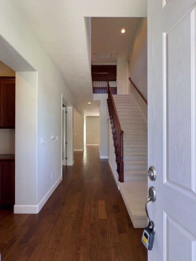 Foto del edificio - Stunning Five Bedroom Newer Napa Home