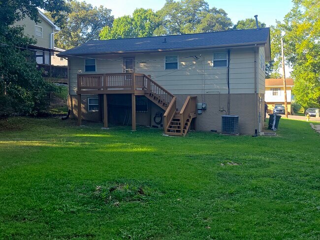 Building Photo - 1424 Carousel Rd