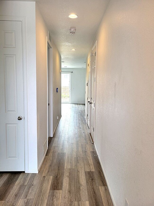 Foto del edificio - ALL PROSPECTIVE TENANTS MUST SUBMIT A $58 ...
