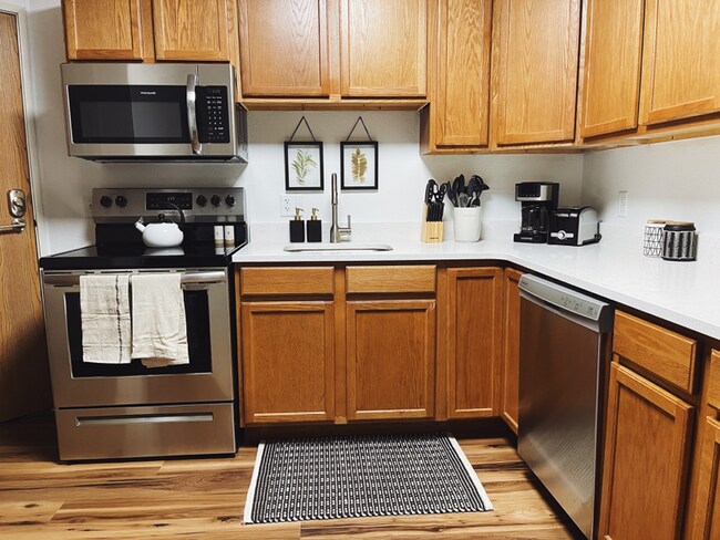 Building Photo - 730 E 2nd St