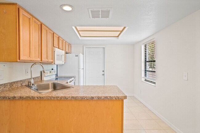 Building Photo - 1034 Bass Blvd