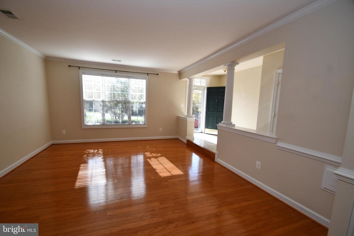 5094 Anchorstone Dr, Woodbridge, VA 22192 Townhouse for Rent in
