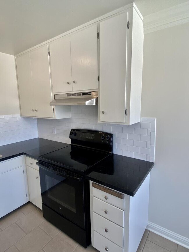 Building Photo - 1 bedroom in San Francisco CA 94116