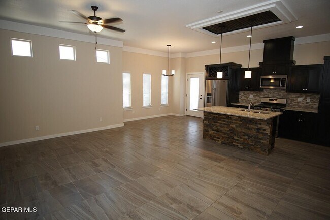 Foto del edificio - 14829 David Latin