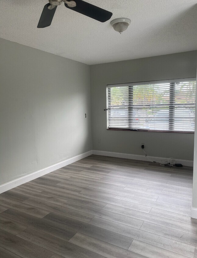 Building Photo - 6512 SW 148th Ave