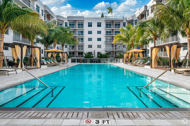 Piscina - Oversea At Flagler Banyan Square