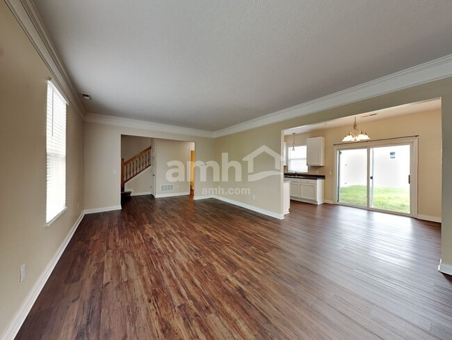 Foto del edificio - 7233 Hillmont Dr