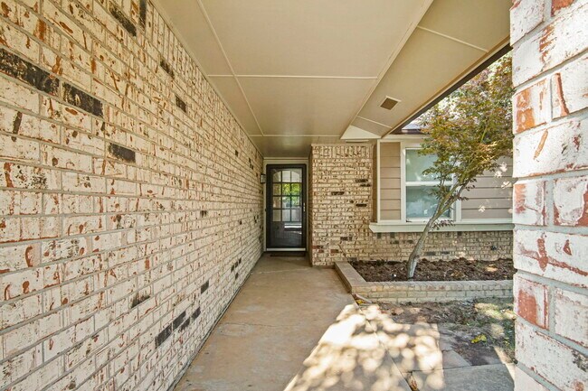 Building Photo - 625 Hawthorne Pl