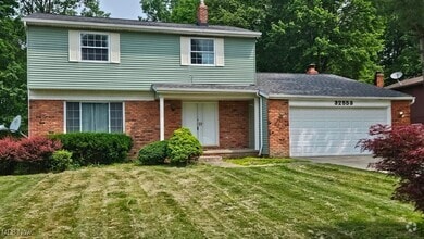 Building Photo - 32553 N Roundhead Dr