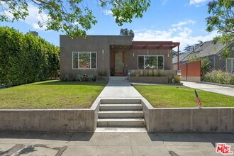 Building Photo - 560 N Plymouth Blvd