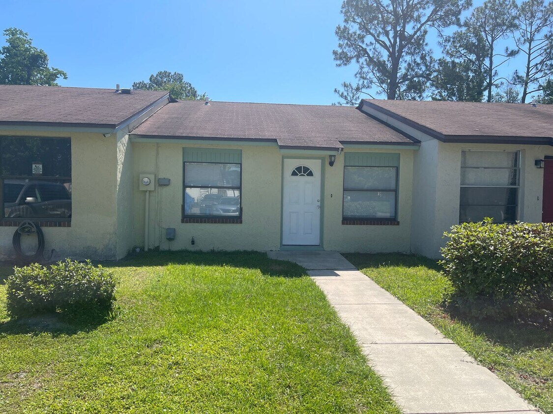 Foto principal - 2/1 Townhome close to shopping