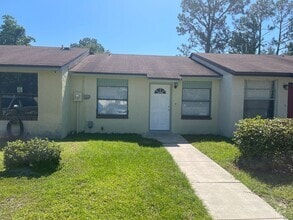 Building Photo - 1325B Solar Cir