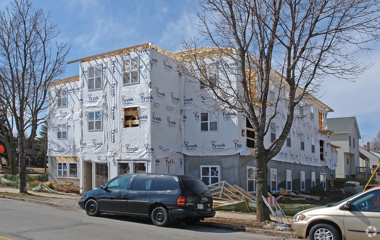 Building Photo - 3875 S Clement Ave