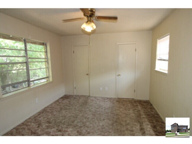 Foto del edificio - 806 Hackberry St