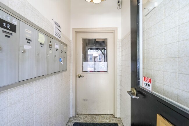 Foto del edificio - 523 Adams St