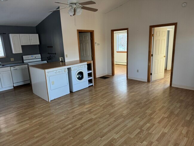 Building Photo - 116 Pine Trl