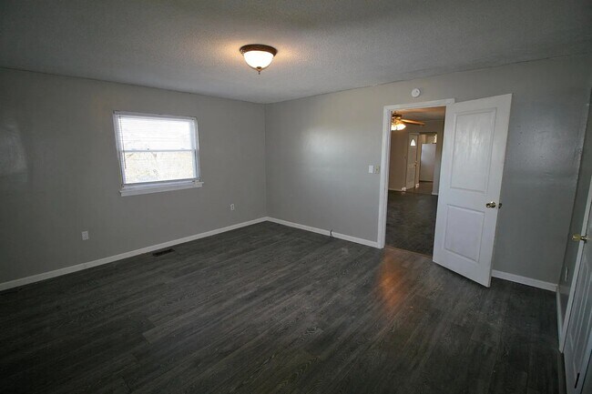 Building Photo - 60 Hilltop Dr