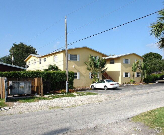 Building Photo - 1220 SW 26th St
