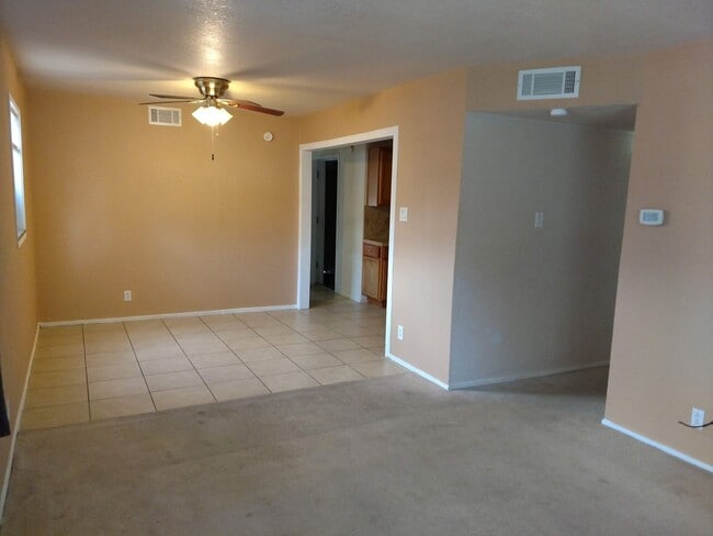 Building Photo - 2610 Azalea St