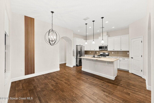 Building Photo - 2225 Zuma Ln